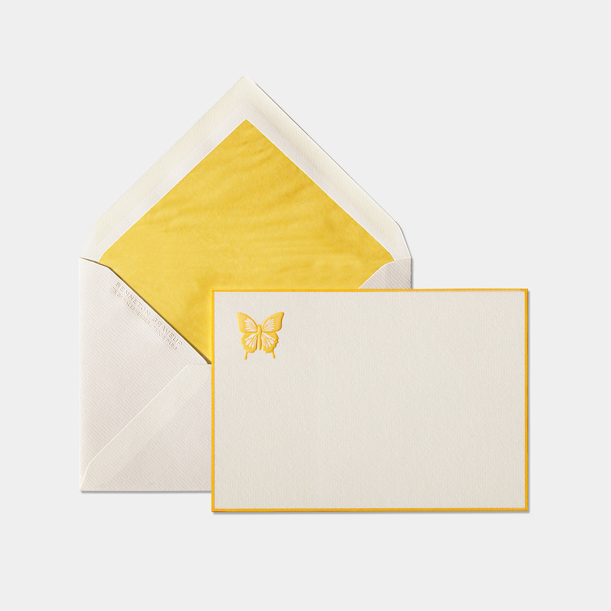 Carte et enveloppe assortie motif papillon rose pale 