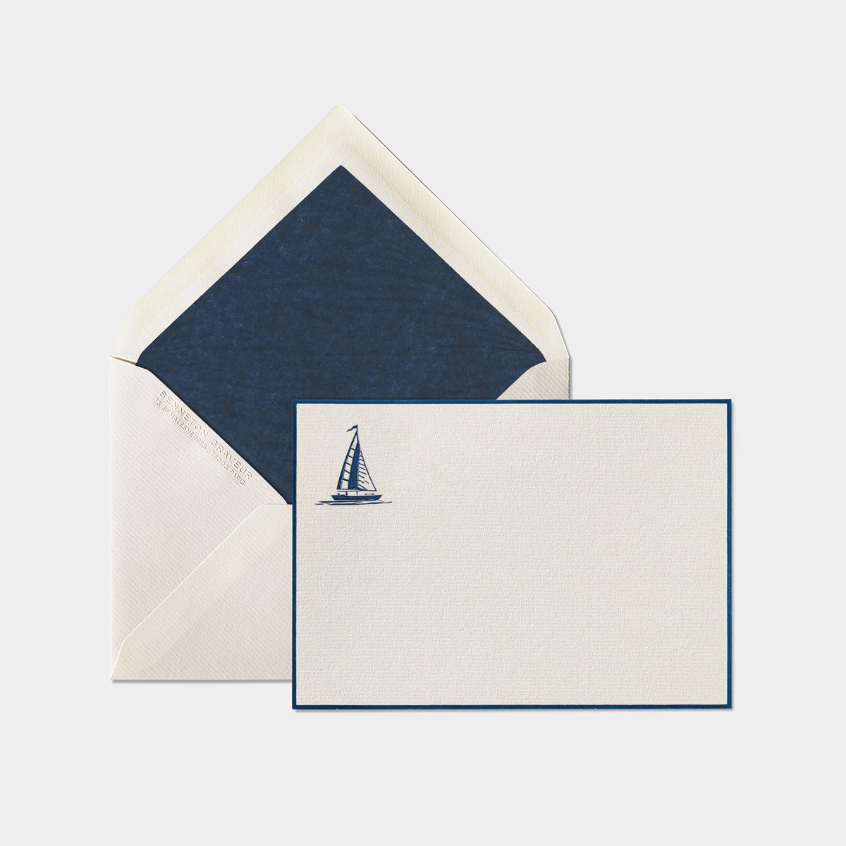 Carte et enveloppe assortie motif voilier bleu 