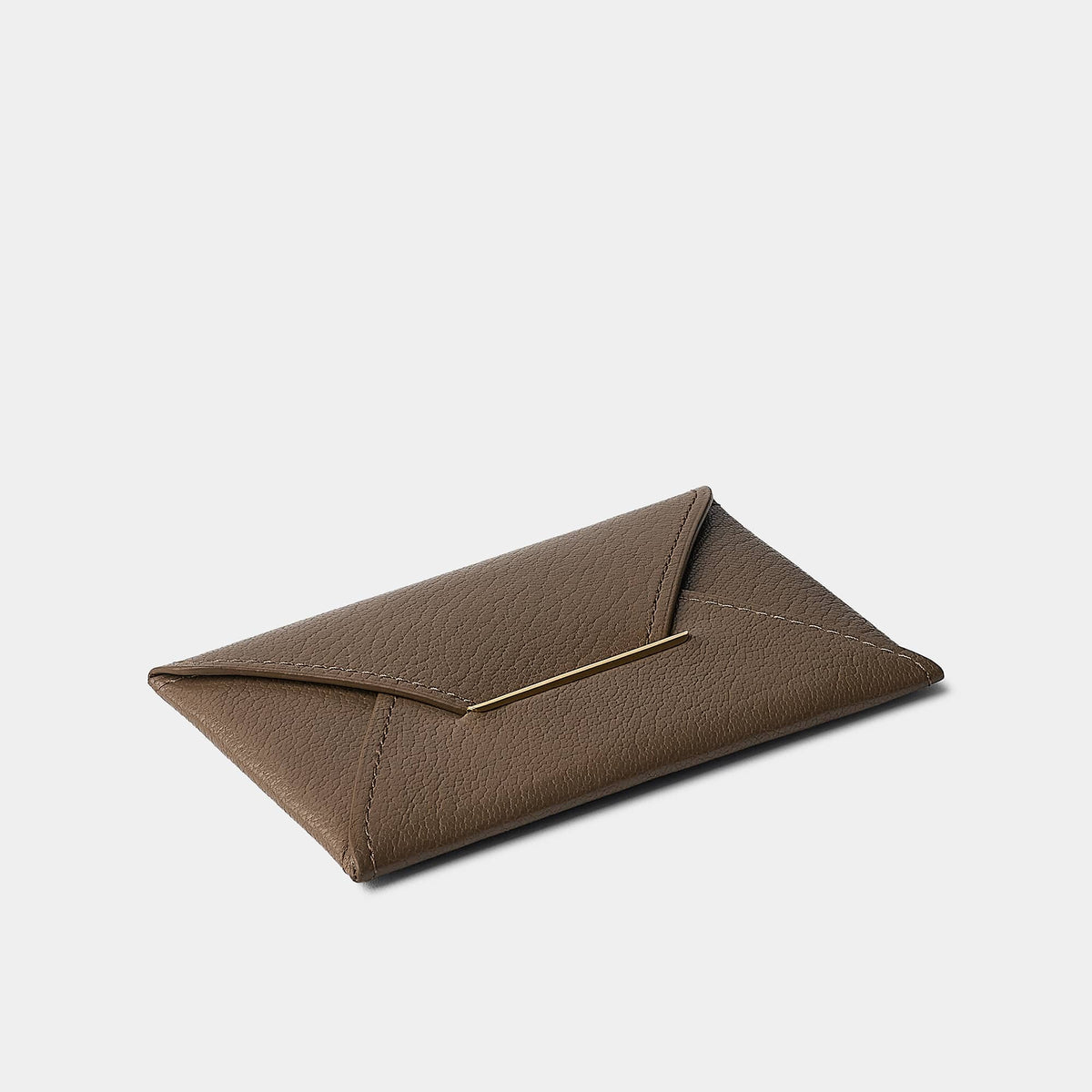 Enveloppe porte-cartes en cuir de chèvre taupe Benneton Graveur fermé